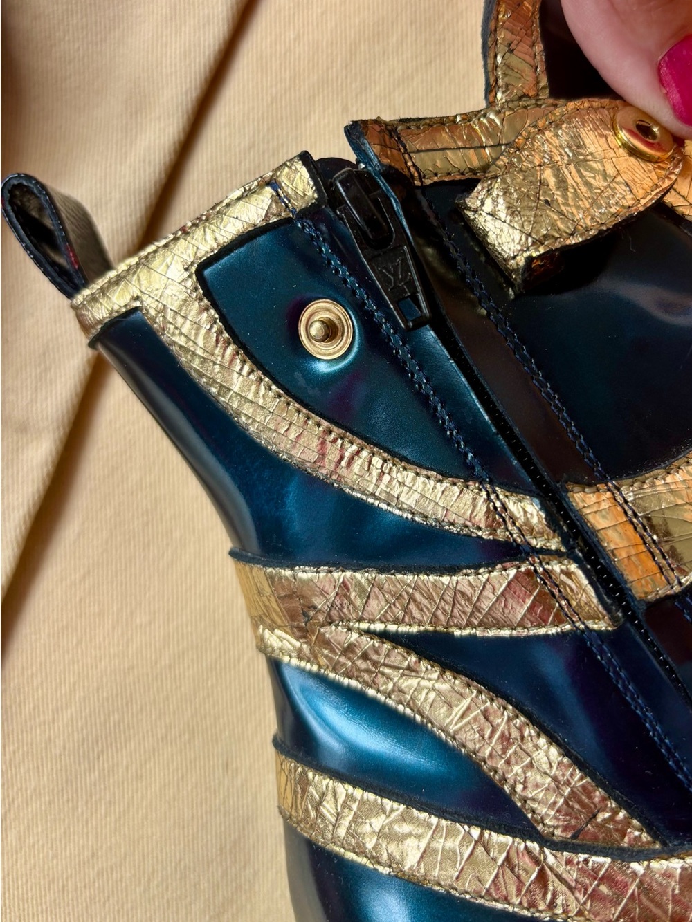 Louis Vuitton Queen Of Hearts Boots. 2015 Paris Runway Collection. Rare find. - Picture 5 of 12